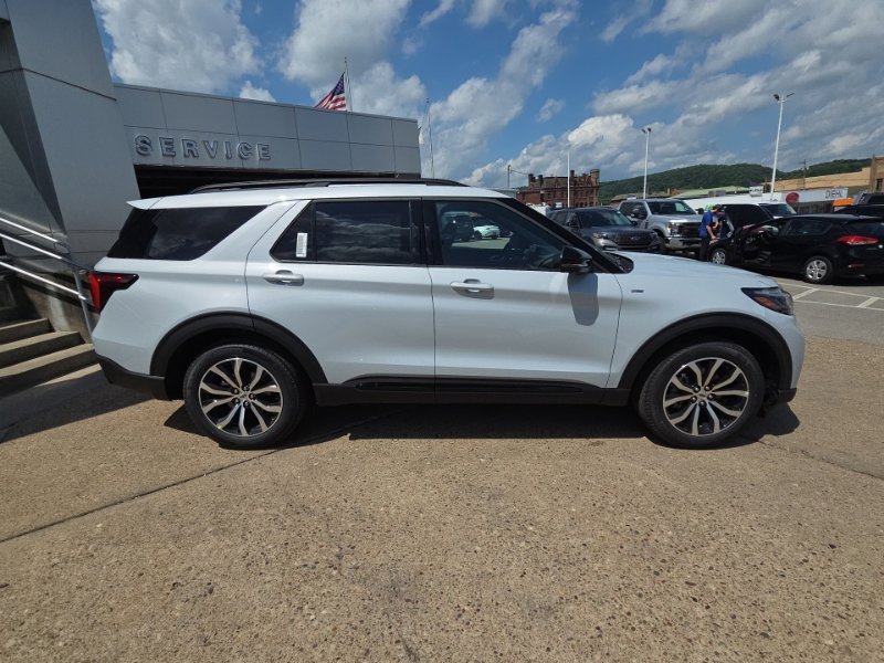New 2026 Ford Explorer ST-Line AWD/4WD image 8