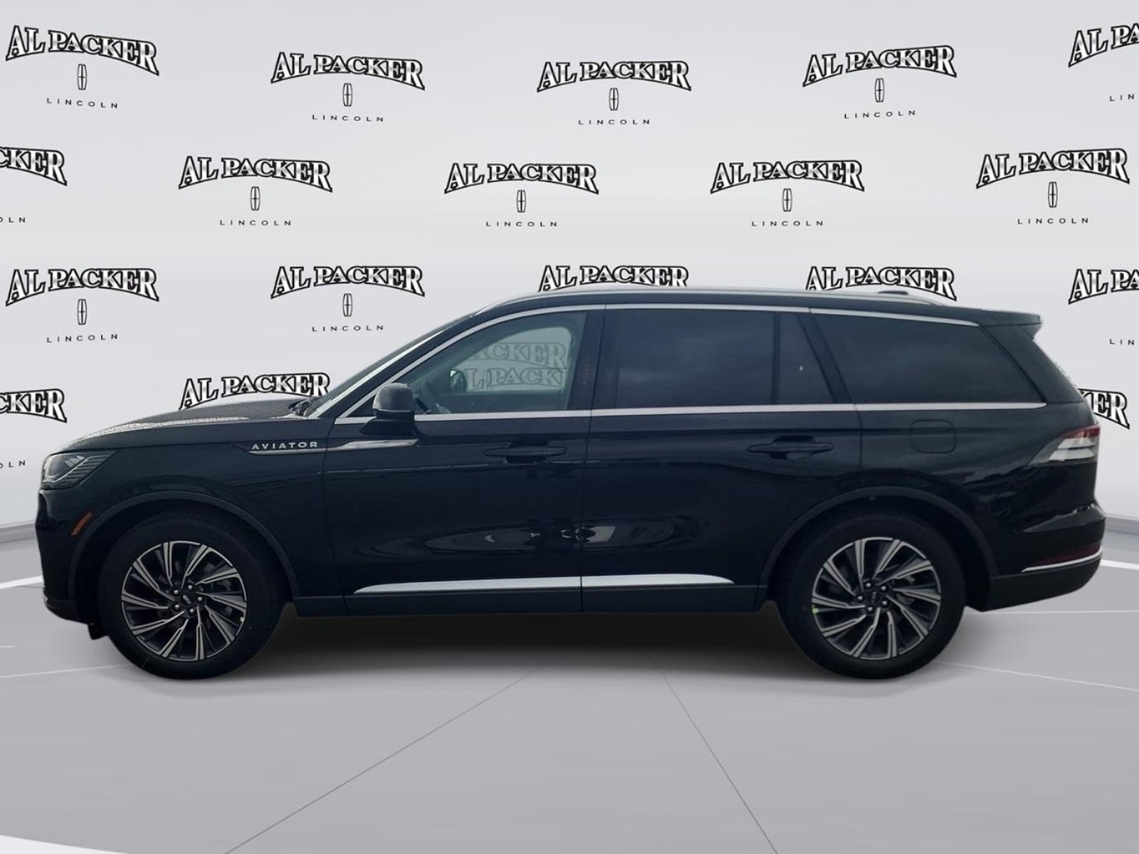 New 2026 Lincoln Aviator 2WD image 2