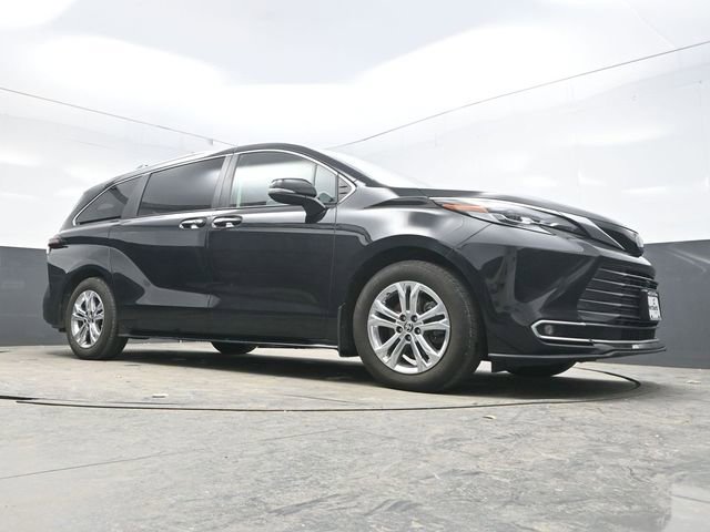 Used 2022 Toyota Sienna Platinum image 33