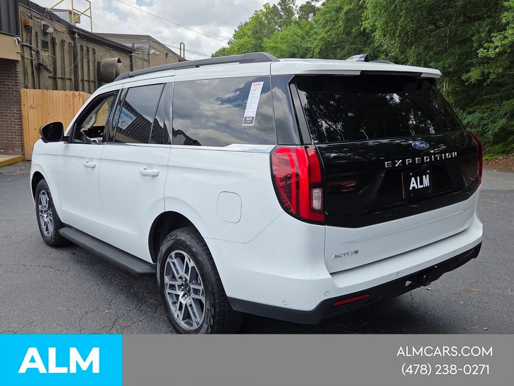 Used 2025 Ford Expedition Active AWD/4WD image 3