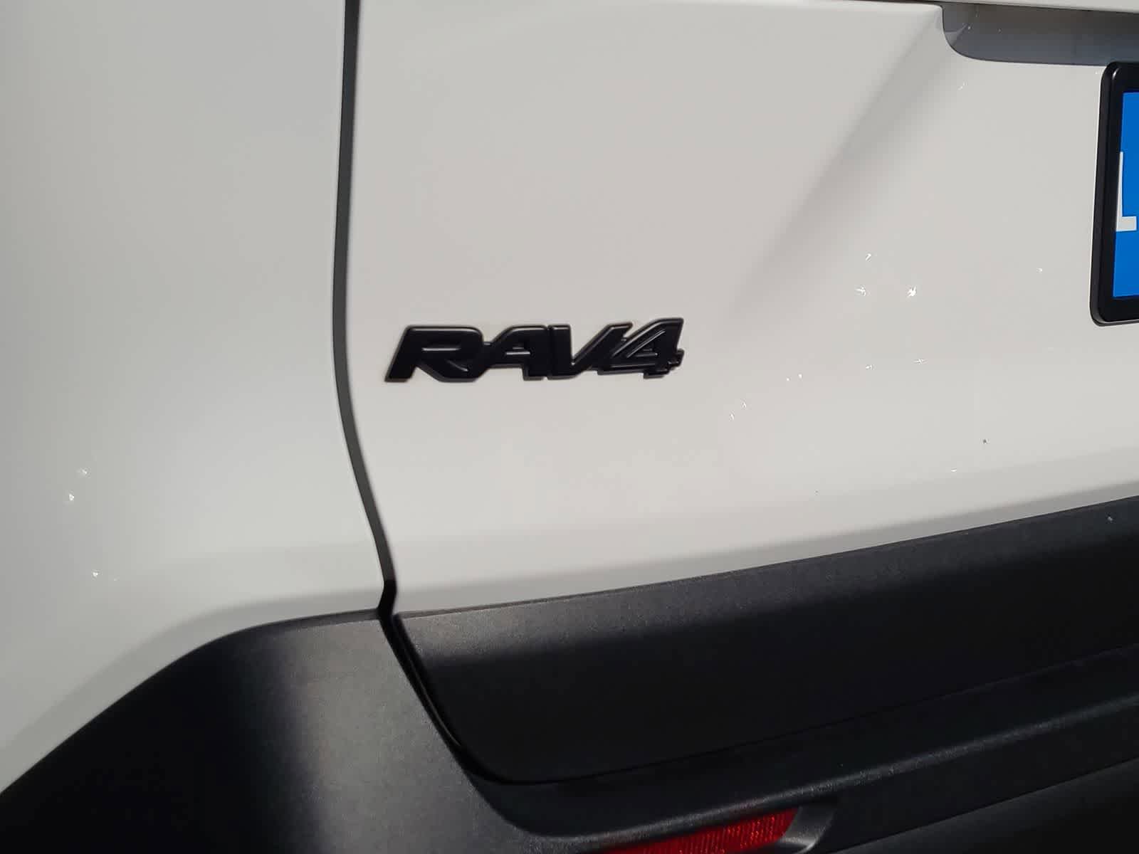 Used 2025 Toyota RAV4 LE AWD/4WD image 15