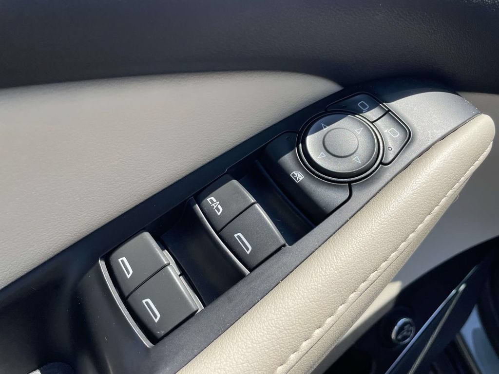 Used 2023 Buick Enclave Essence FWD image 17