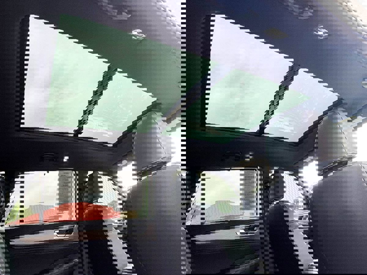 Used 2024 Volkswagen Atlas Cross Sport SE w/ Panoramic Sunroof Package image 14