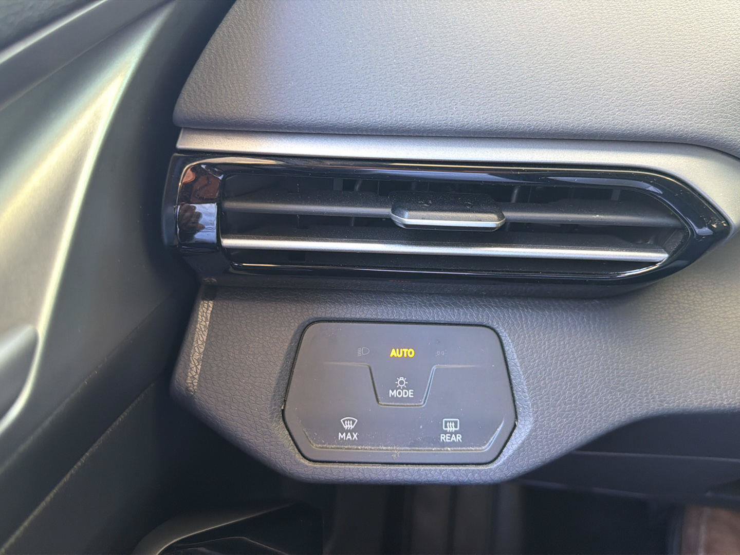 Certified 2024 Volkswagen ID.4 2WD image 20