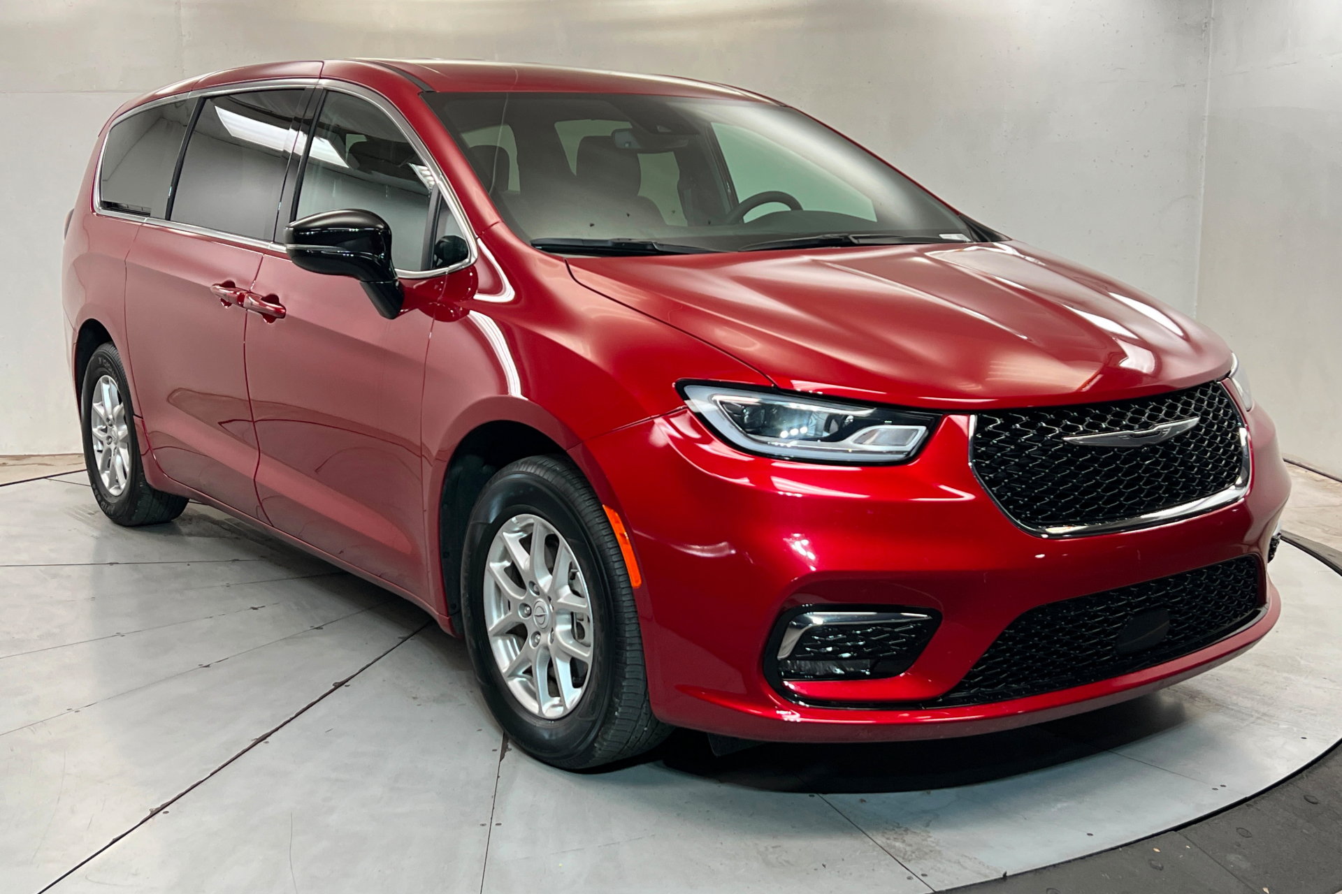 Used 2026 Chrysler Pacifica Select FWD image 7