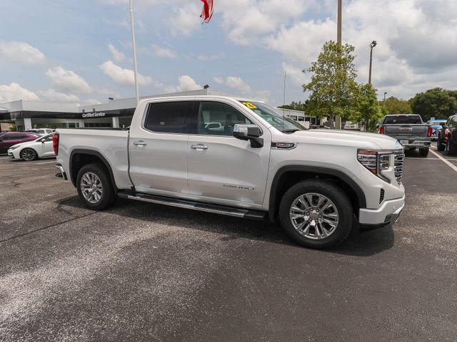 Used 2023 GMC Sierra 1500 Denali w/ Technology Package AWD/4WD image 12