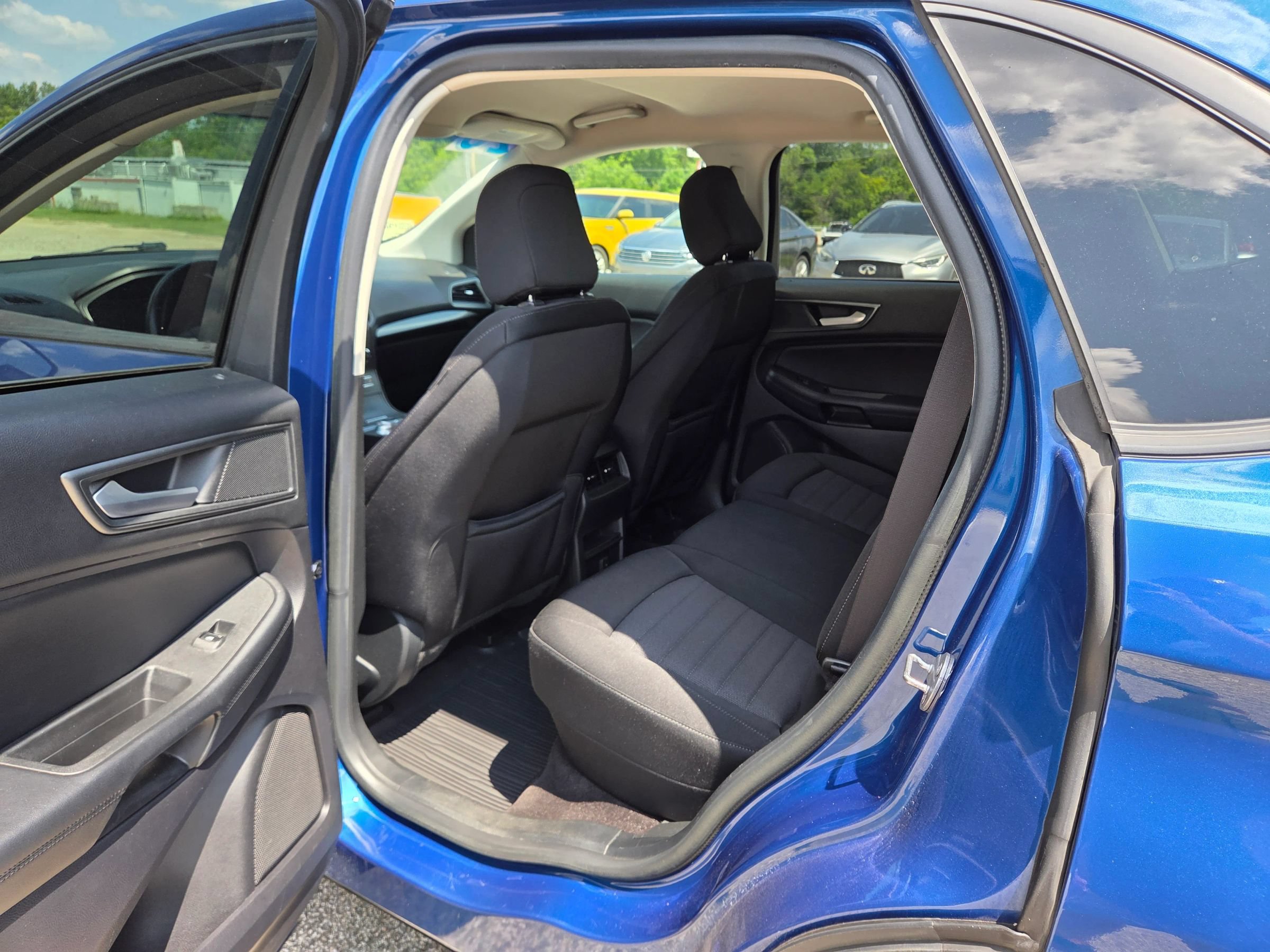 Used 2020 Ford Edge SE FWD image 18