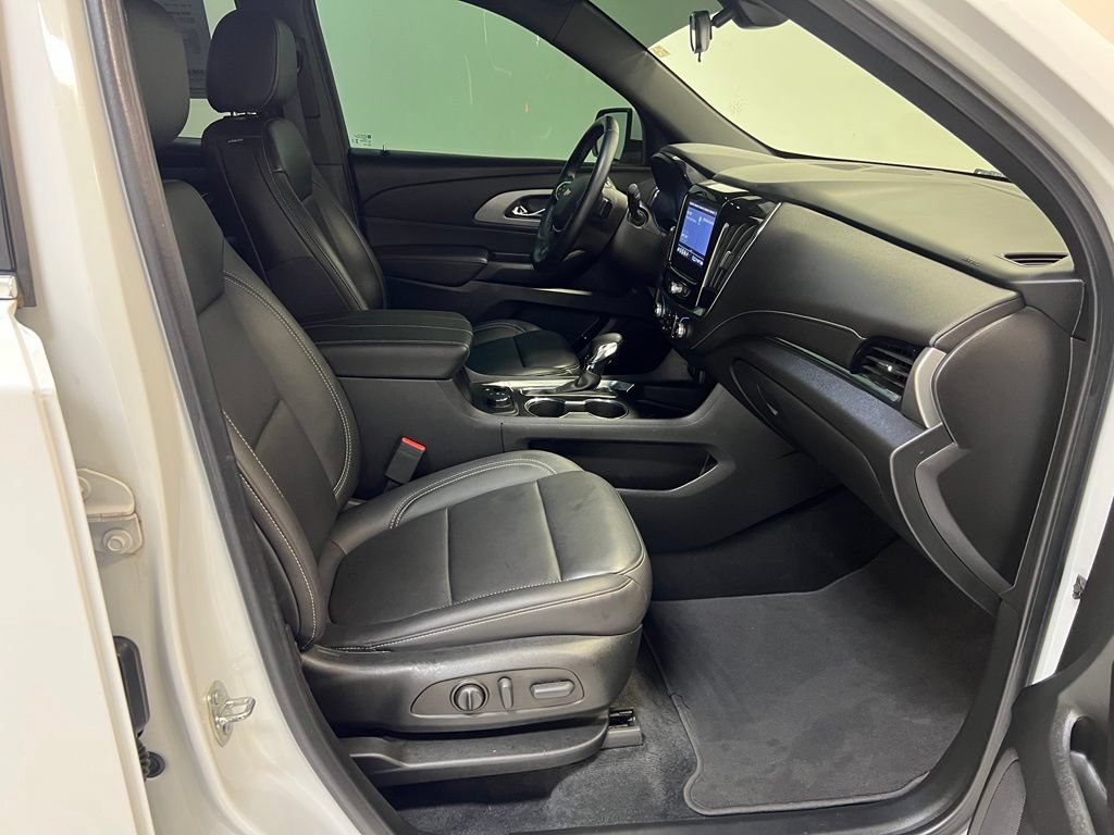 Used 2023 Chevrolet Traverse LT FWD image 32