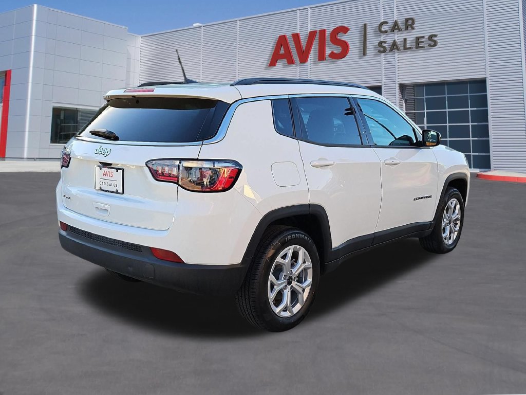 Used 2025 Jeep Compass Latitude AWD/4WD image 5