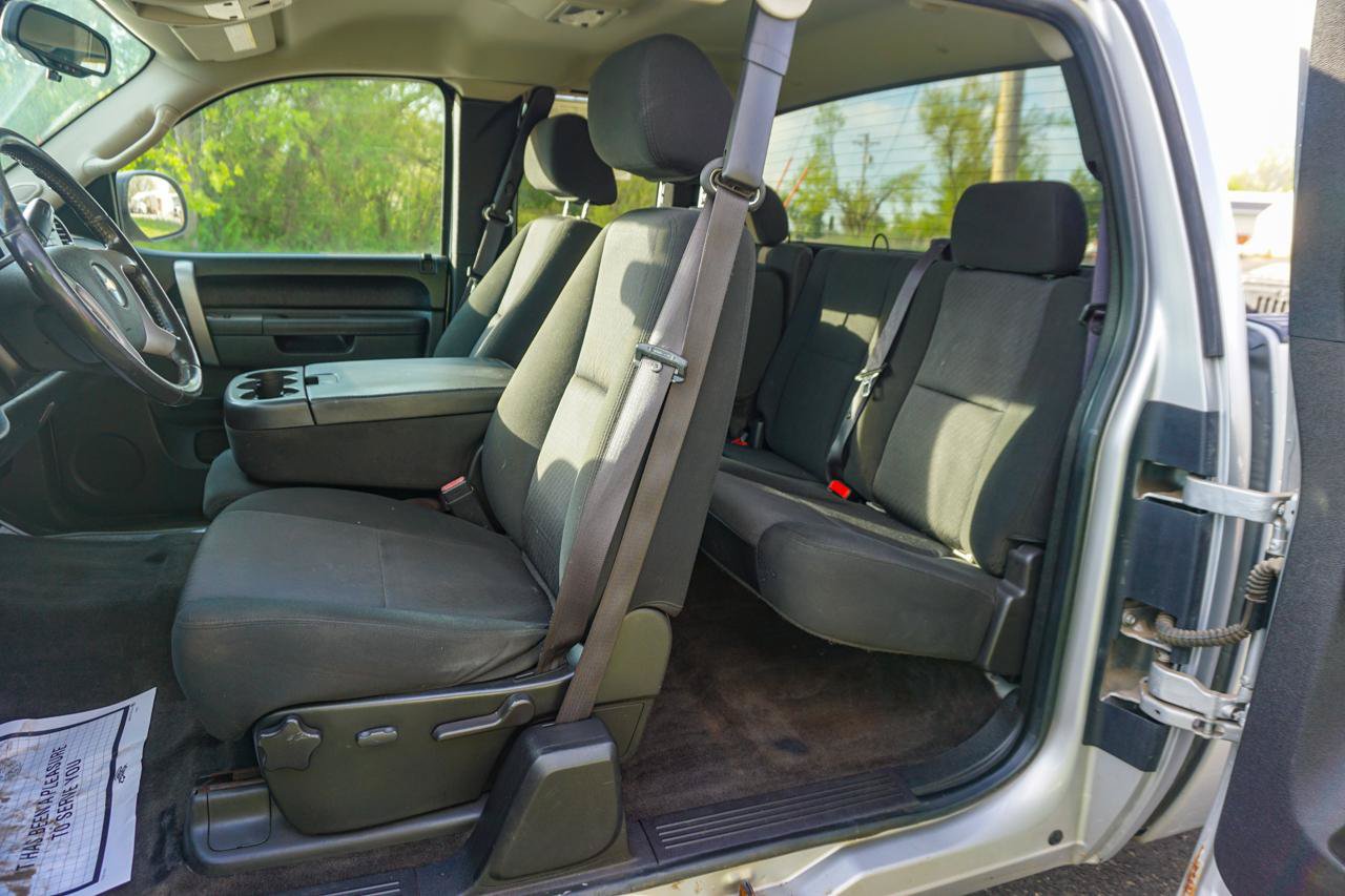 Used 2010 Chevrolet Silverado 2500 LT w/ Interior Plus Package AWD/4WD image 20