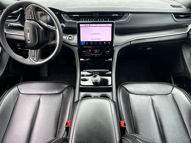 Used 2025 Jeep Grand Cherokee Limited AWD/4WD image 17