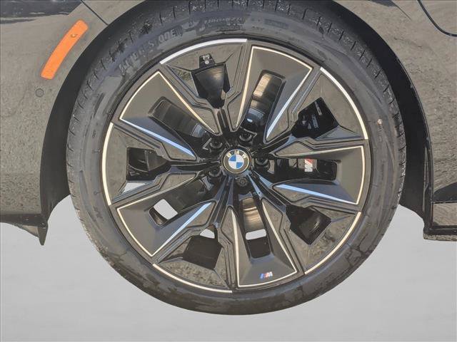 New 2026 BMW 750e xDrive w/ Premium Package AWD/4WD image 10