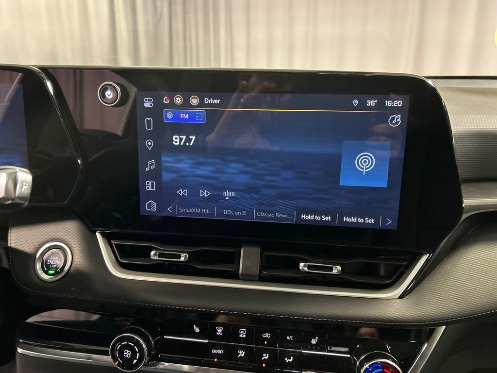 Used 2025 Chevrolet Equinox LT w/ Safety and Technology Package image 17