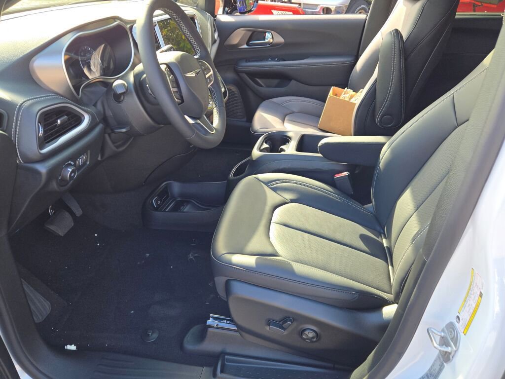 New 2026 Chrysler Pacifica Select image 21