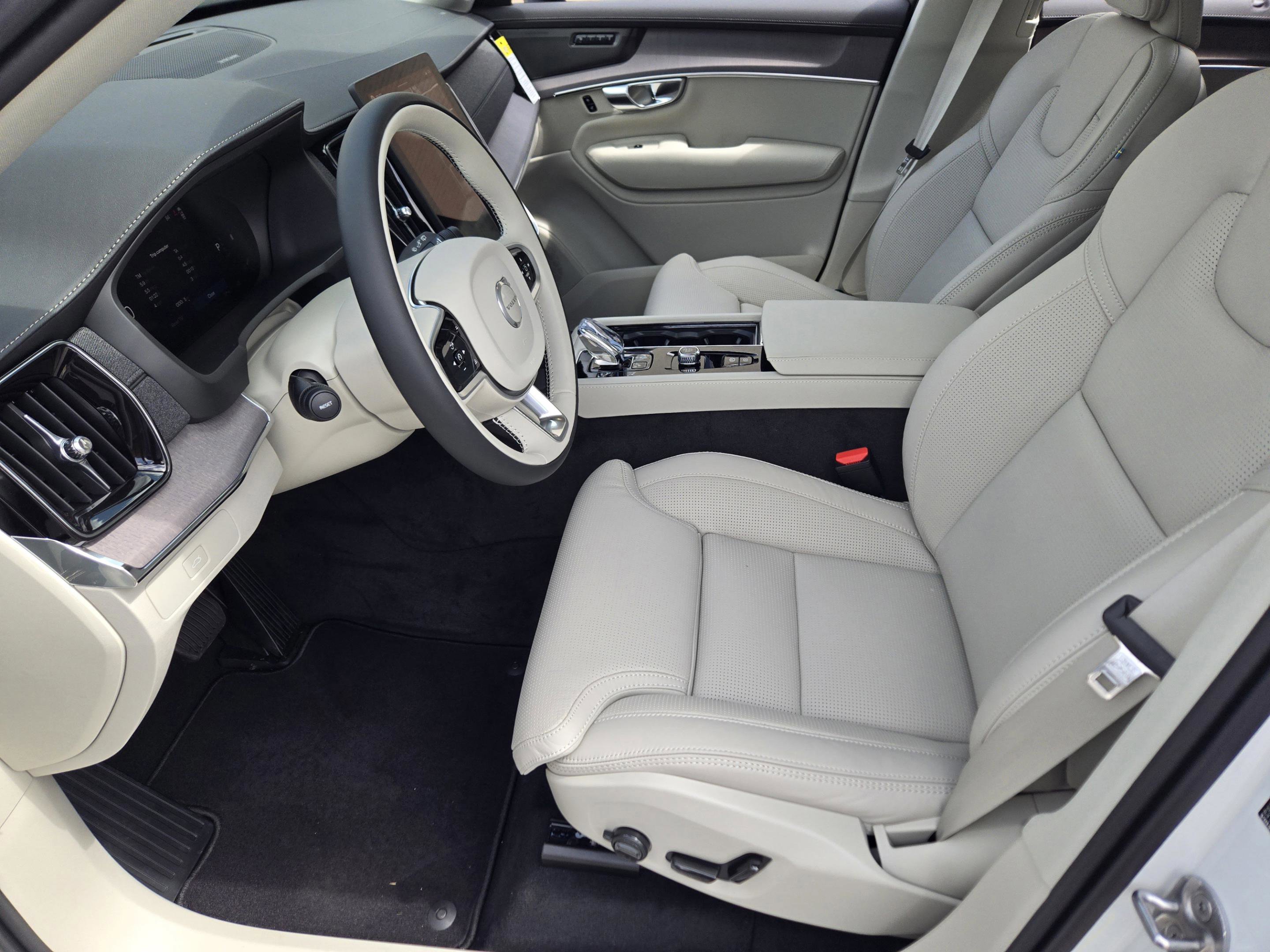 New 2026 Volvo XC90 B6 Ultra w/ Protection Package image 9