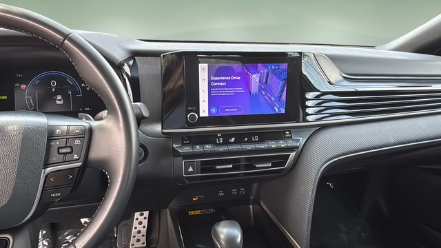 Used 2025 Toyota Camry SE FWD image 11
