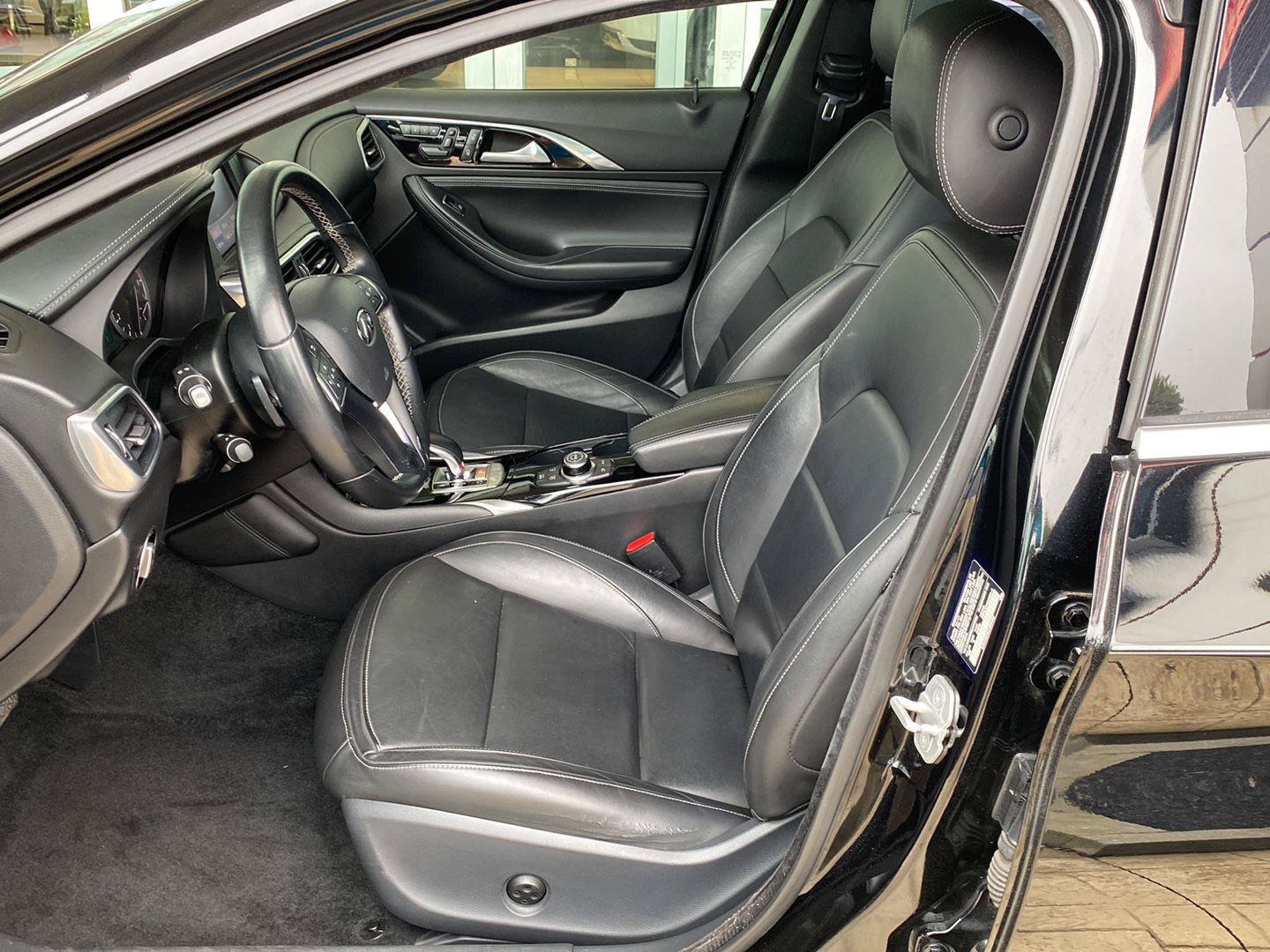 Used 2018 INFINITI QX30 Premium w/ Navigation Package AWD/4WD image 20