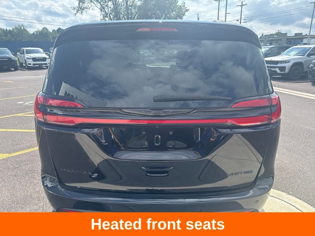Used 2025 Chrysler Pacifica Limited FWD image 7