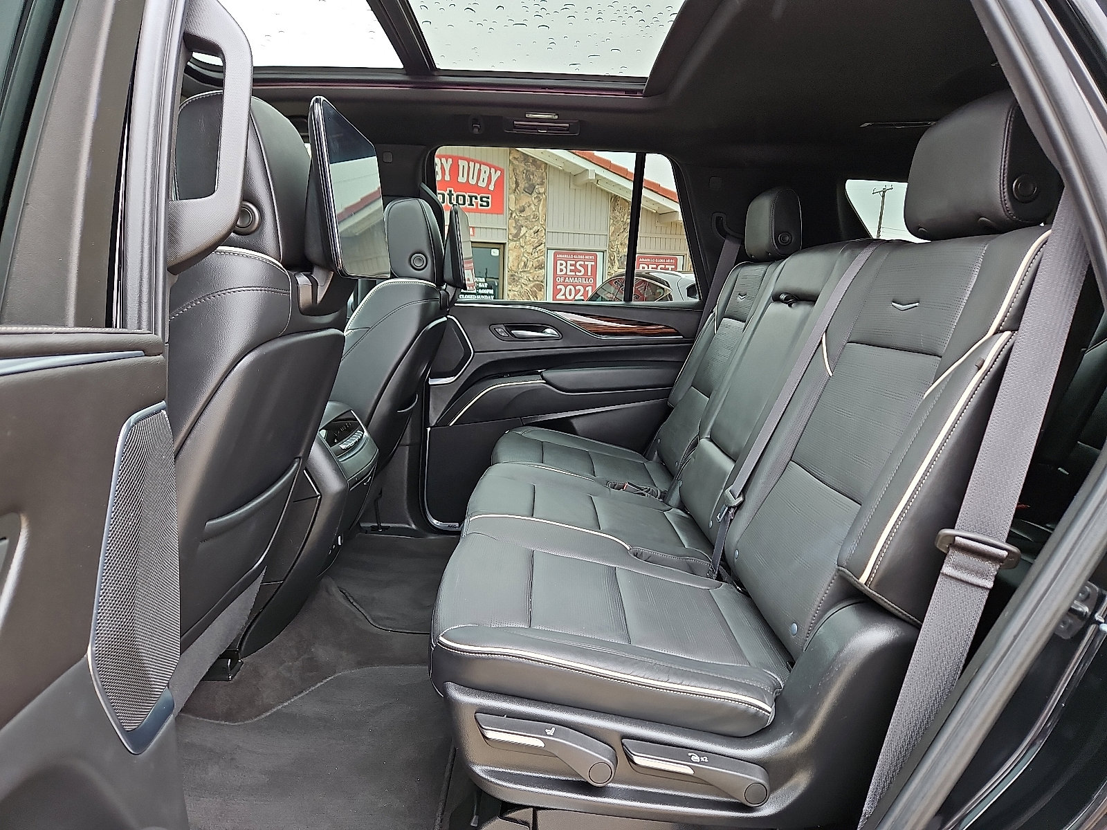 Used 2024 Cadillac Escalade Premium Luxury image 10