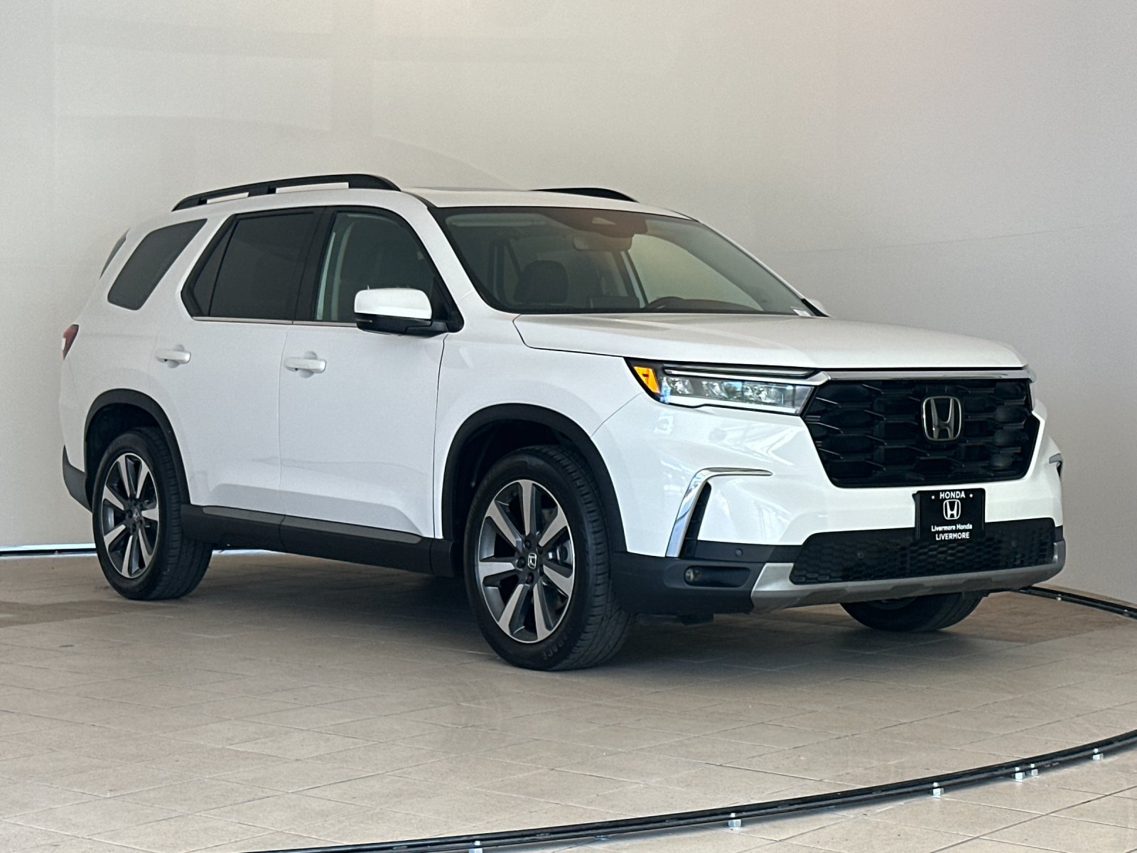 Used 2024 Honda Pilot Touring image 8