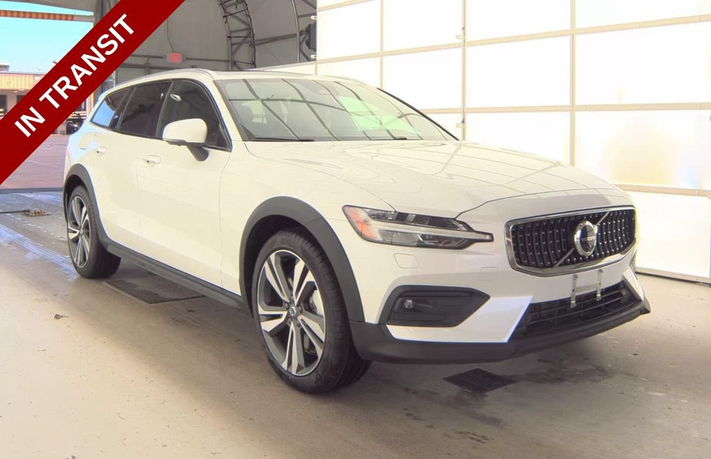 Used 2025 Volvo V60 B5 Cross Country Plus AWD/4WD image 1