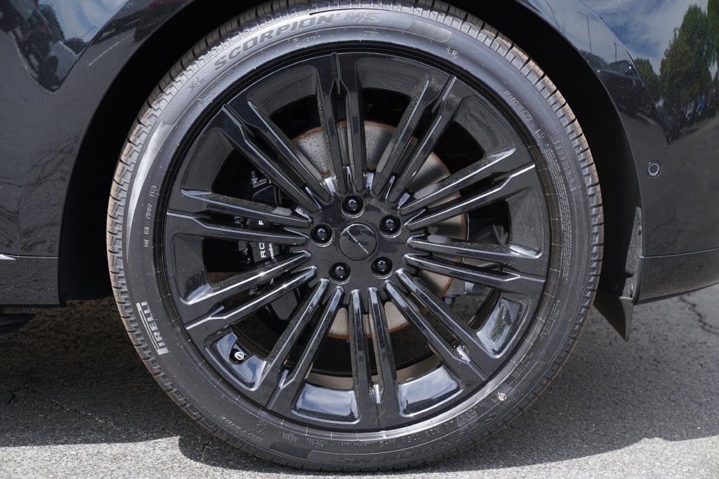 New 2026 Land Rover Range Rover Long Wheelbase SE AWD/4WD image 8