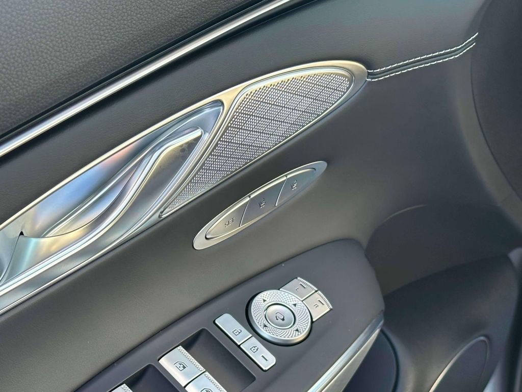 Used 2023 Genesis Electrified GV70 image 17