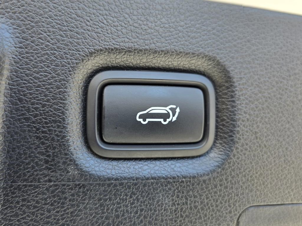 Used 2023 Hyundai Santa Fe SEL image 12