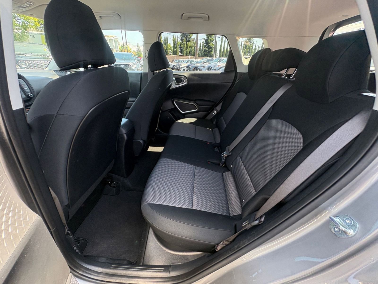 Used 2025 Kia Soul LX w/ LX Technology Package FWD image 23