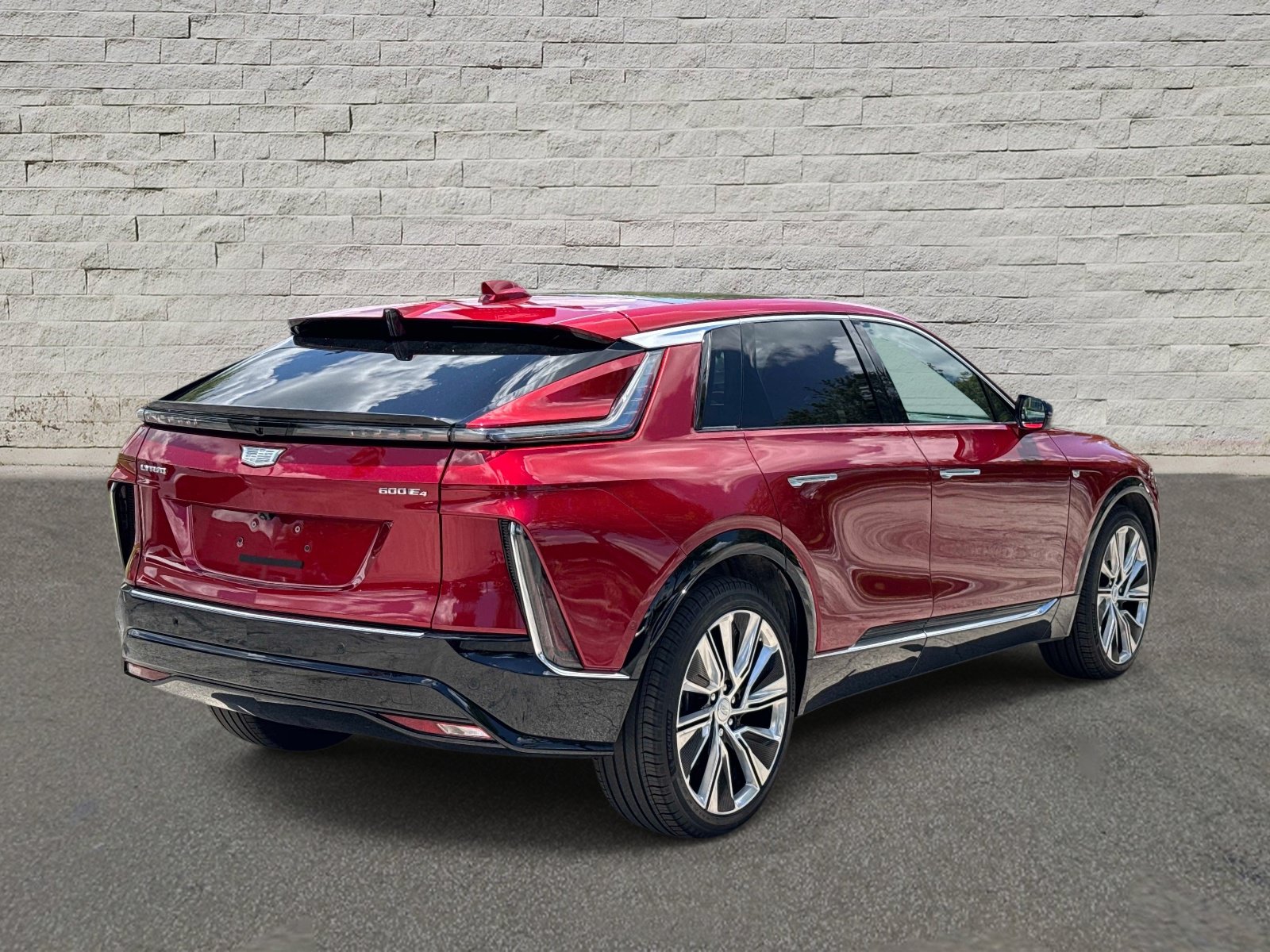 Certified 2025 Cadillac Lyriq Luxury w/ LPO, Floor Liner Package AWD/4WD image 5