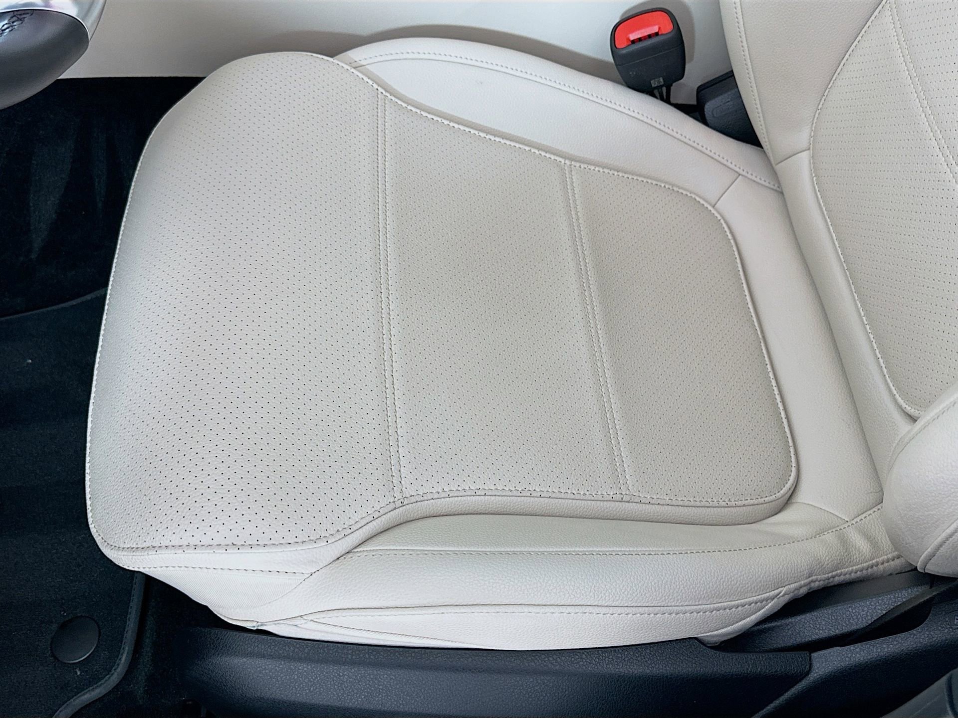 Used 2025 Mercedes-Benz C 300 Sedan image 19