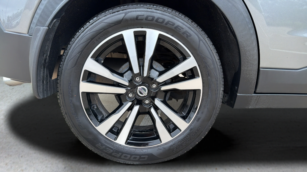 Certified 2018 Nissan Kicks SV w/ Exterior Package FWD image 13
