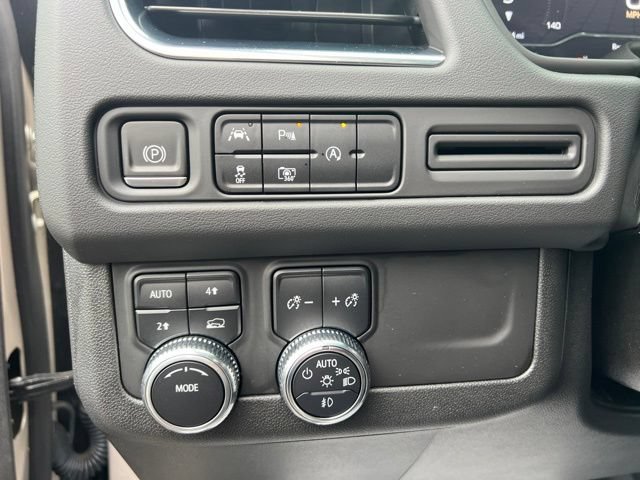 Used 2023 GMC Yukon SLT w/ SLT Luxury Package AWD/4WD image 29