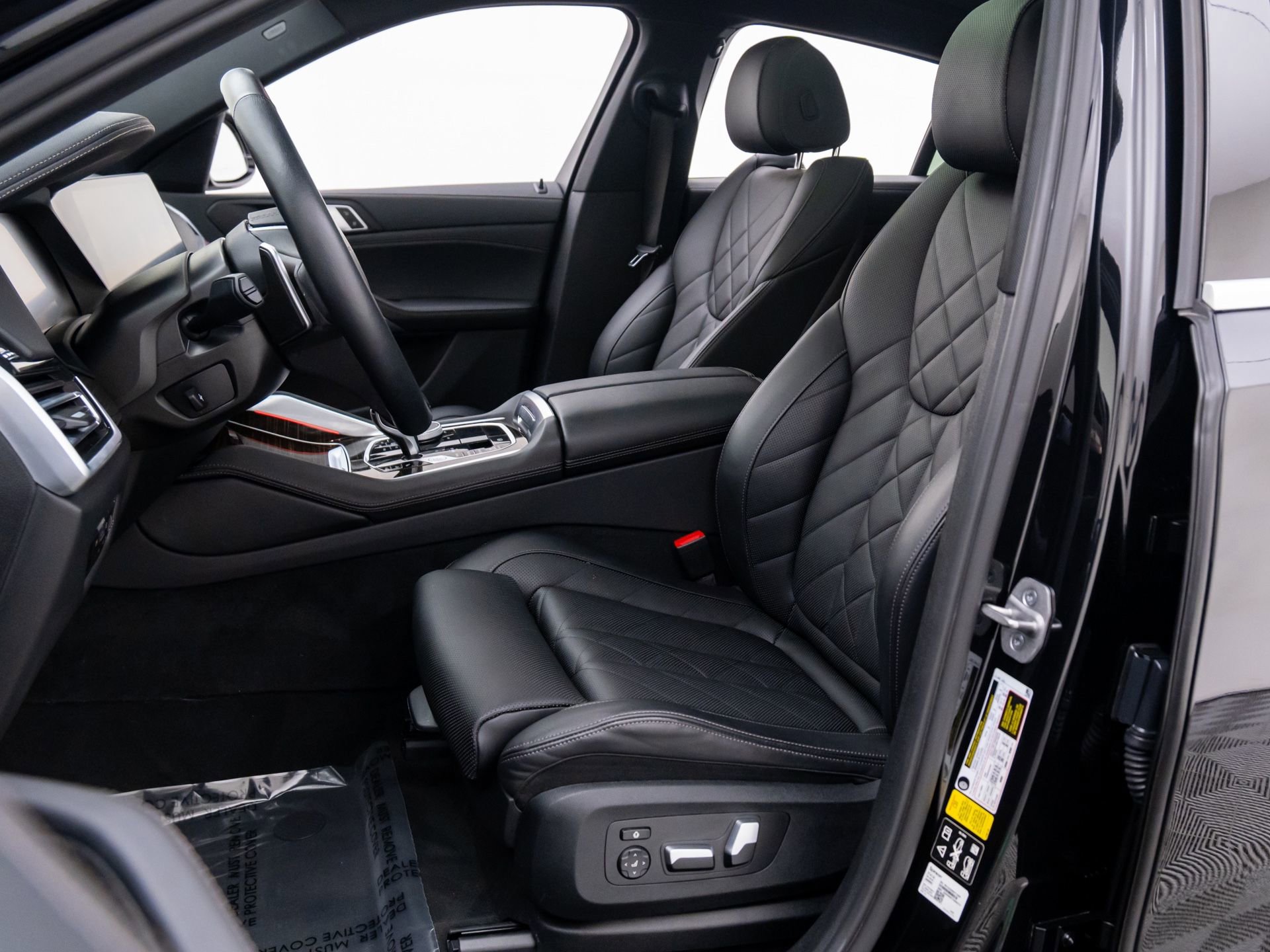 Used 2023 BMW X6 xDrive40i w/ Climate Comfort Package image 16