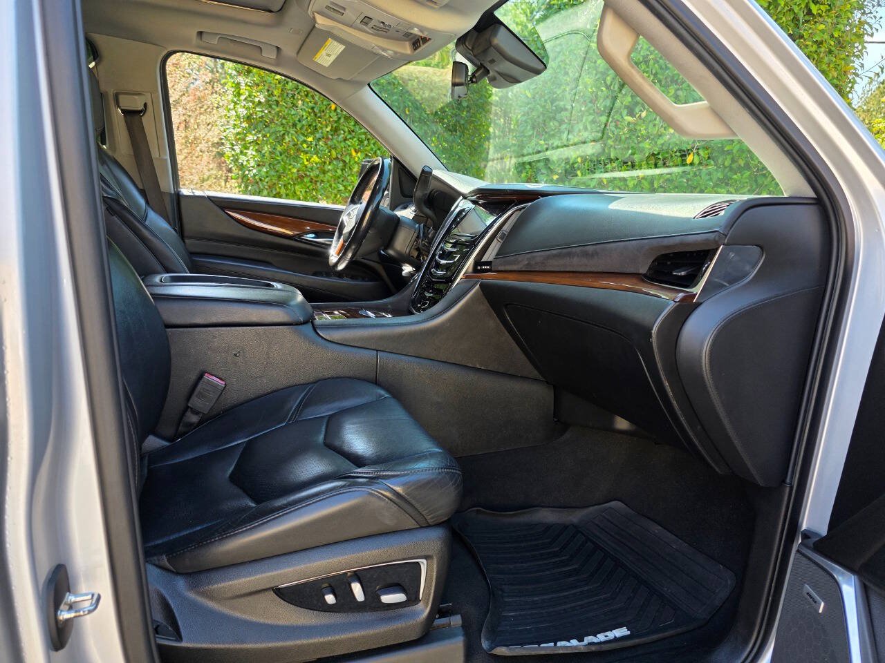 Used 2019 Cadillac Escalade ESV Luxury AWD/4WD image 44