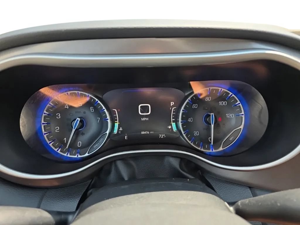 Used 2023 Chrysler Pacifica Touring-L FWD image 25