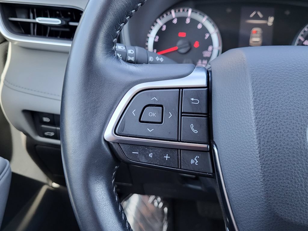 Used 2021 Toyota Highlander LE AWD/4WD image 17