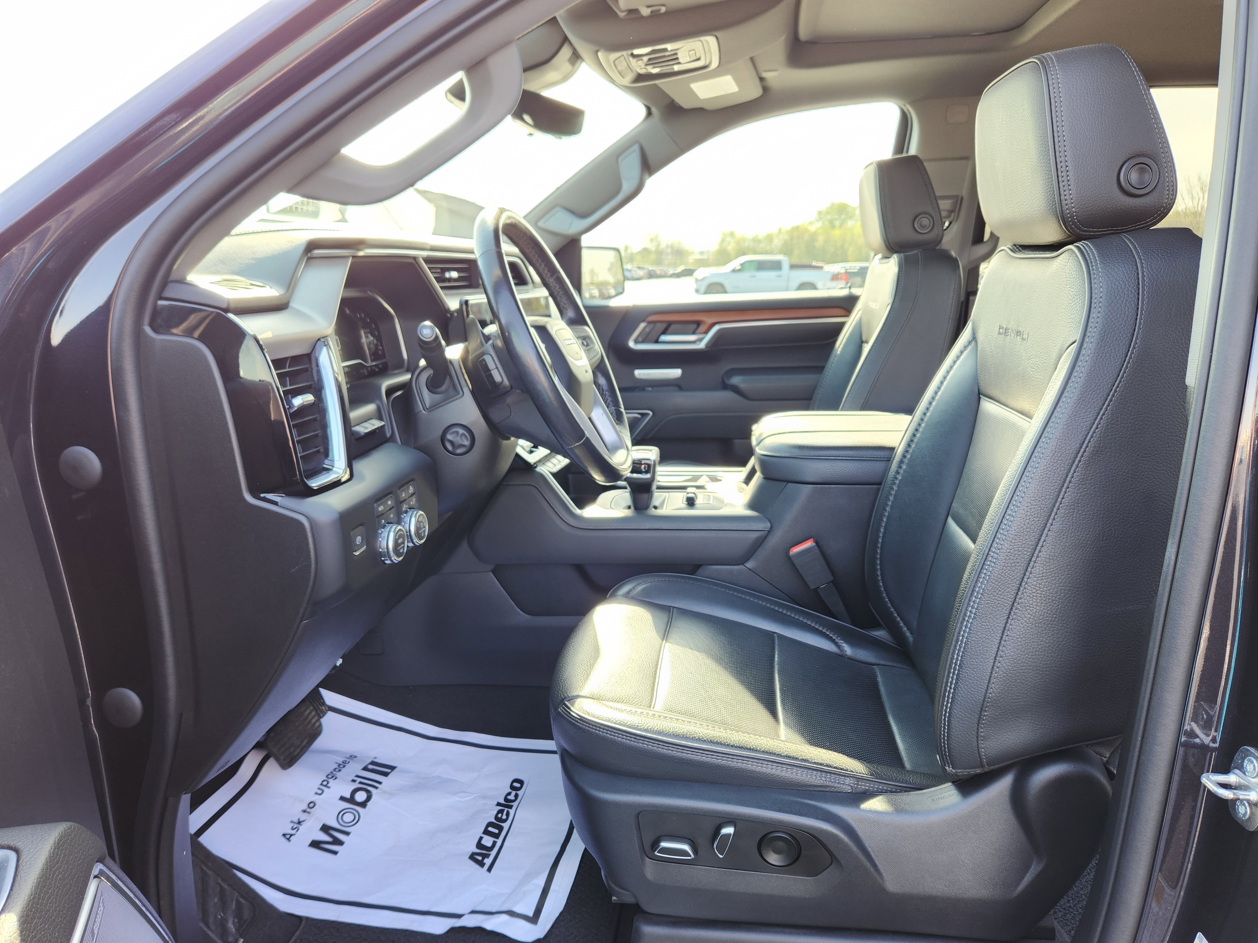 Used 2023 GMC Sierra 1500 Denali w/ Denali Reserve Package AWD/4WD image 12