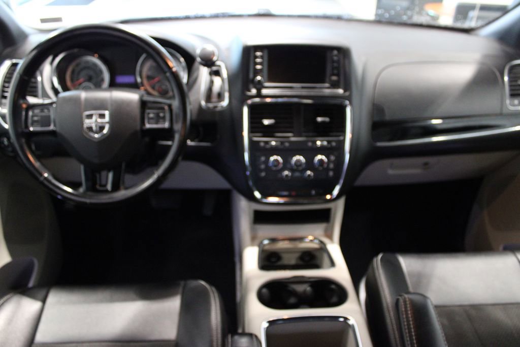 Used 2019 Dodge Grand Caravan SXT image 7