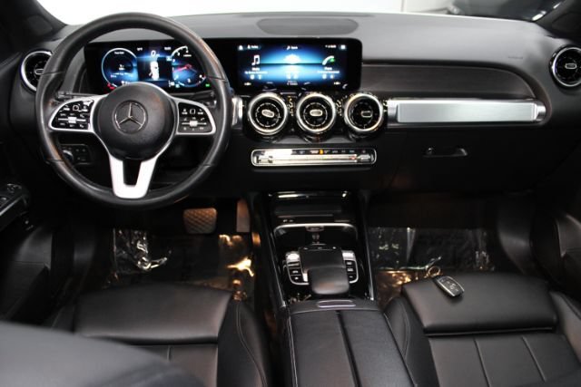 Used 2020 Mercedes-Benz GLB 250 4MATIC w/ Premium Package image 2