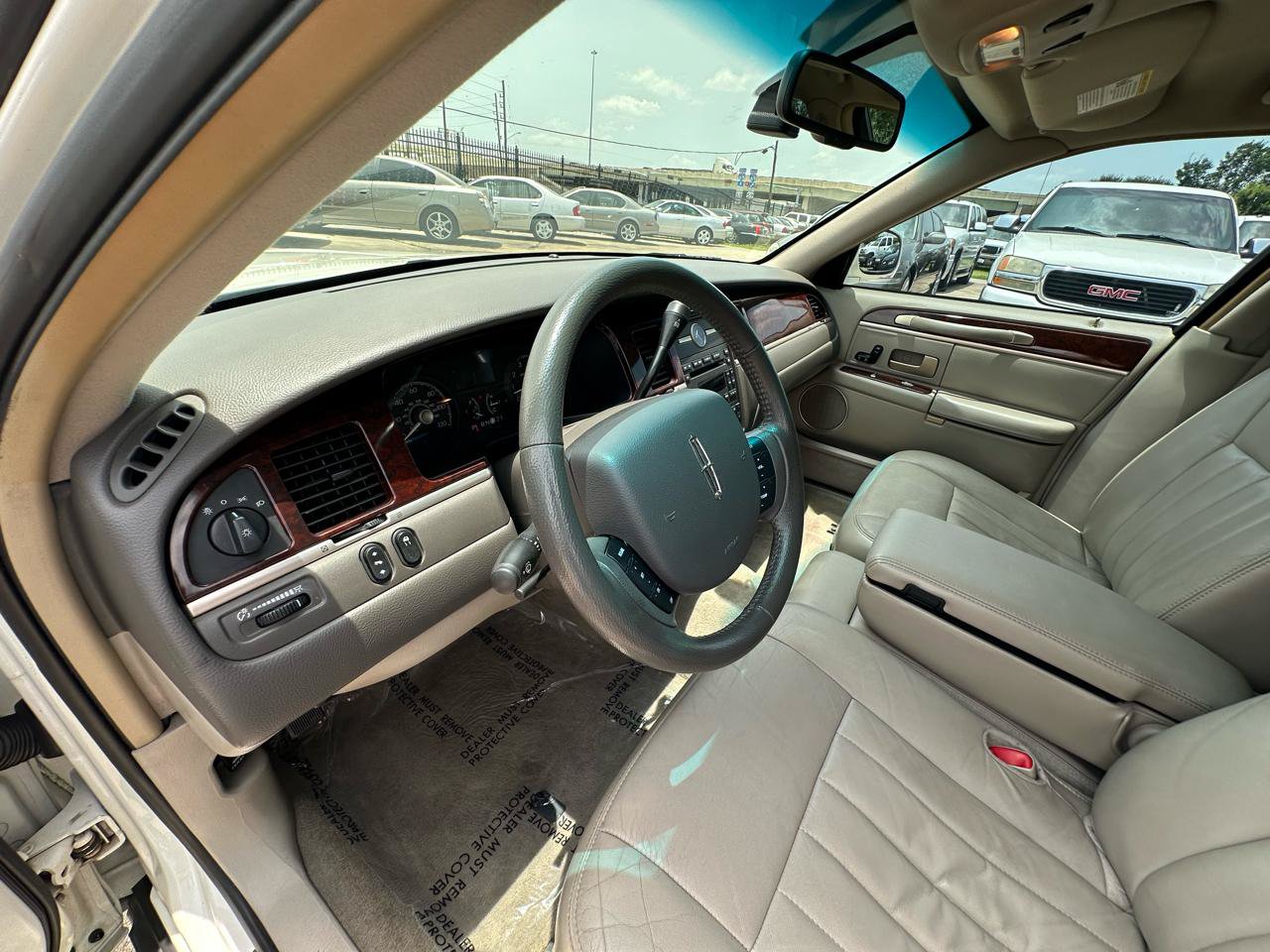 Used 2006 Lincoln Town Car Signature RWD image 46