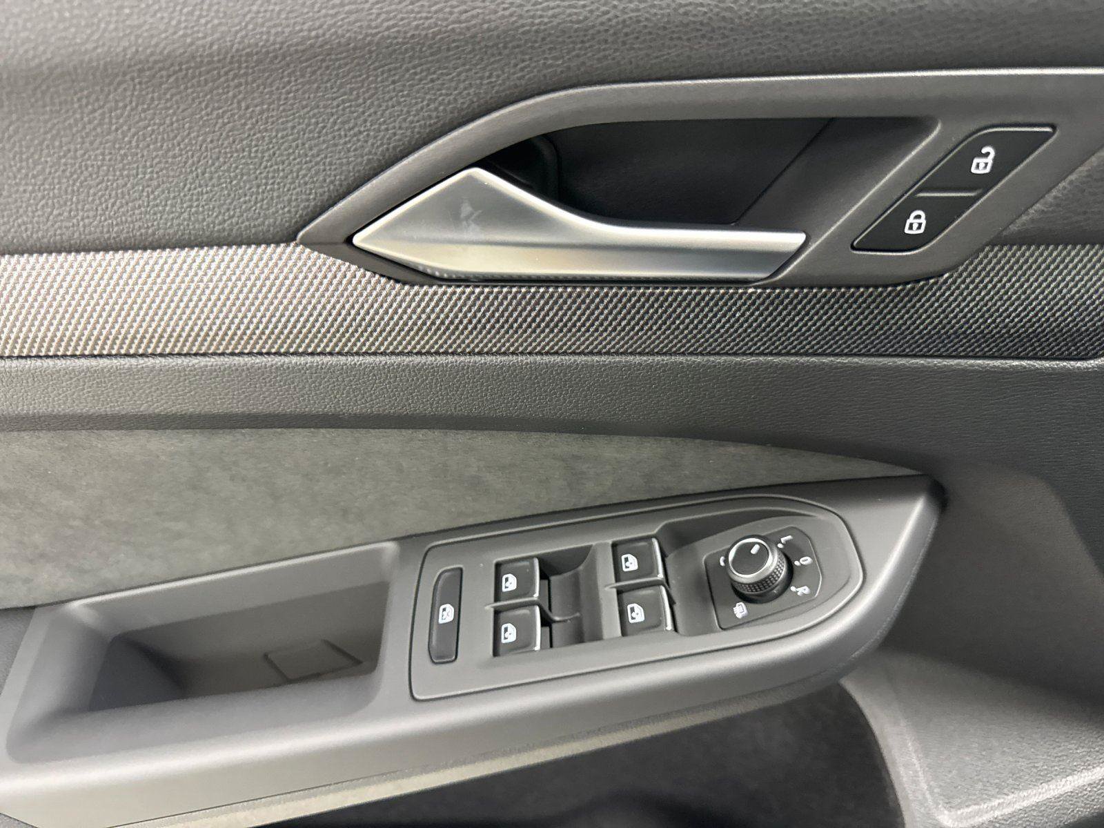 New 2026 Volkswagen Golf SE FWD image 10
