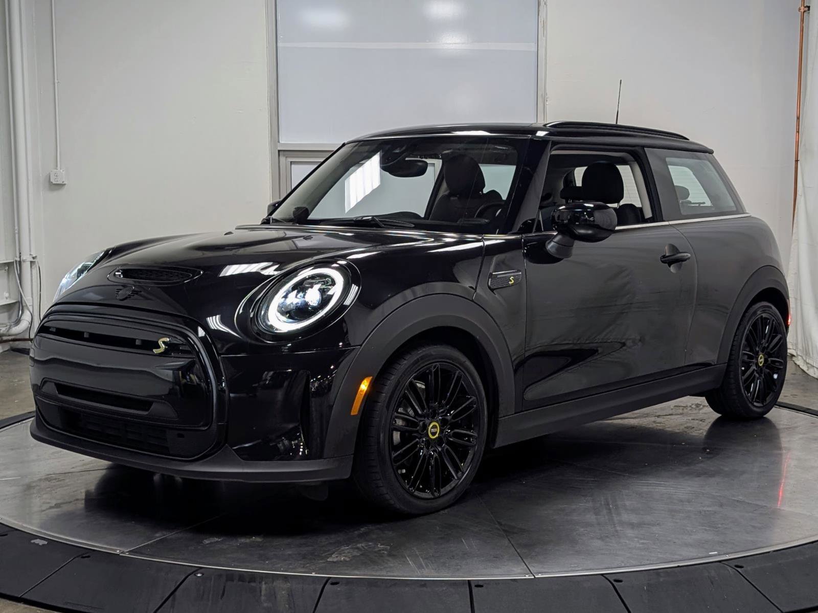 Used 2024 MINI Cooper SE image 4