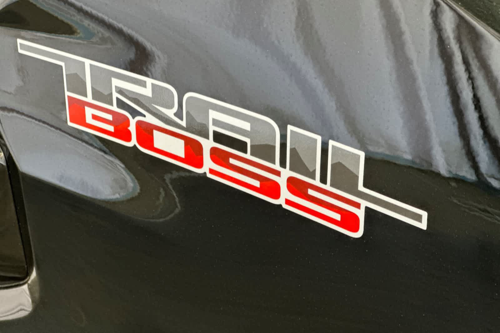 Used 2024 Chevrolet Colorado Trail Boss w/ Advanced Trailering Package AWD/4WD image 16