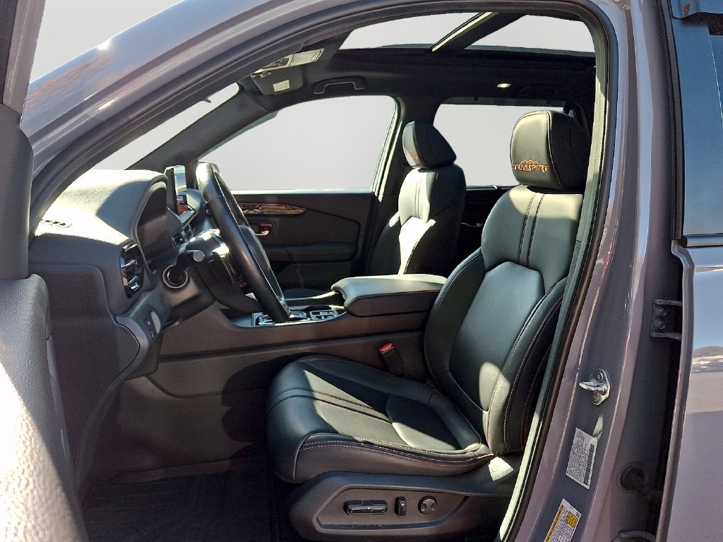 Used 2025 Honda Pilot TrailSport image 15