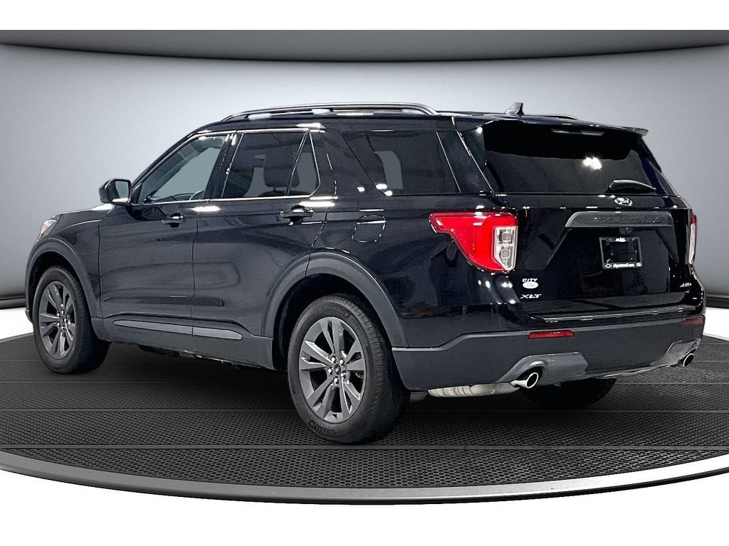 Used 2024 Ford Explorer XLT w/ Equipment Group 202A AWD/4WD image 18