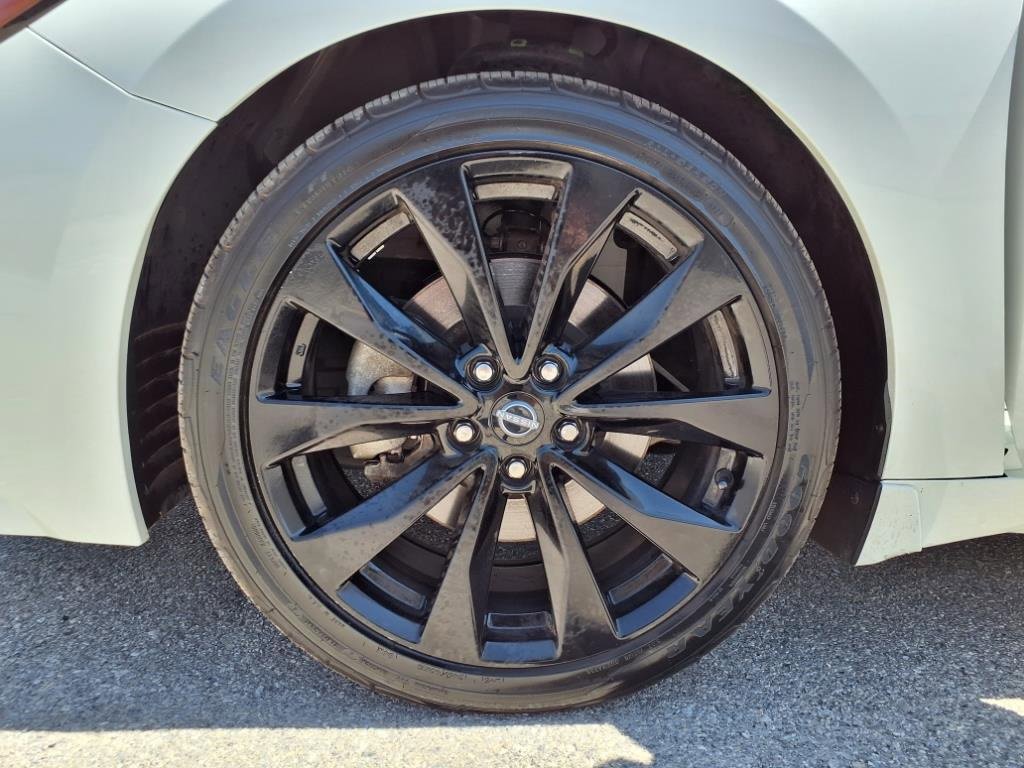 Used 2023 Nissan Maxima SR w/ Sport Mat Group image 30