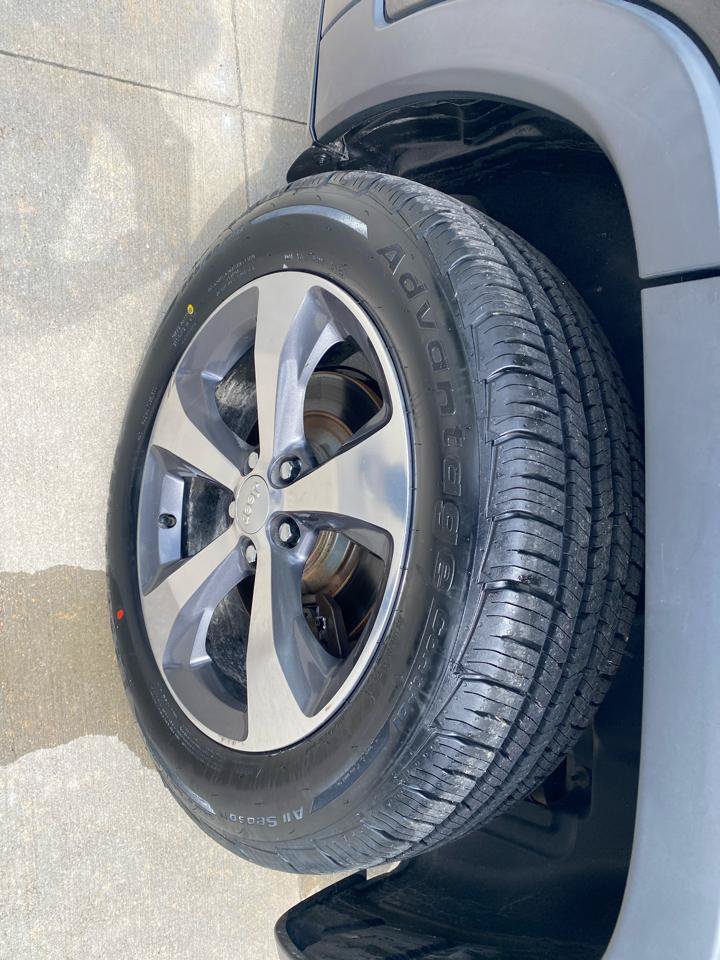 Used 2019 Jeep Cherokee Limited w/ Technology Group AWD/4WD image 9