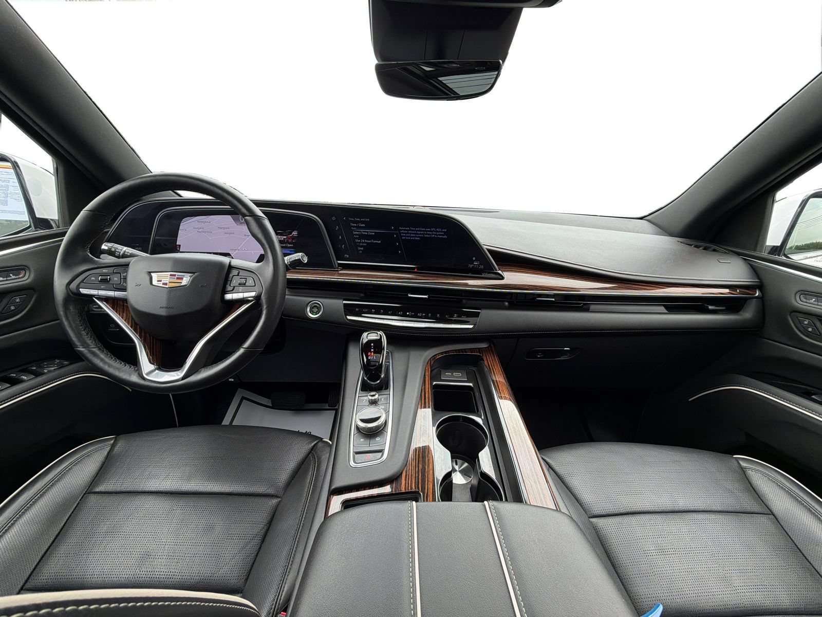Certified 2021 Cadillac Escalade Premium Luxury AWD/4WD image 13