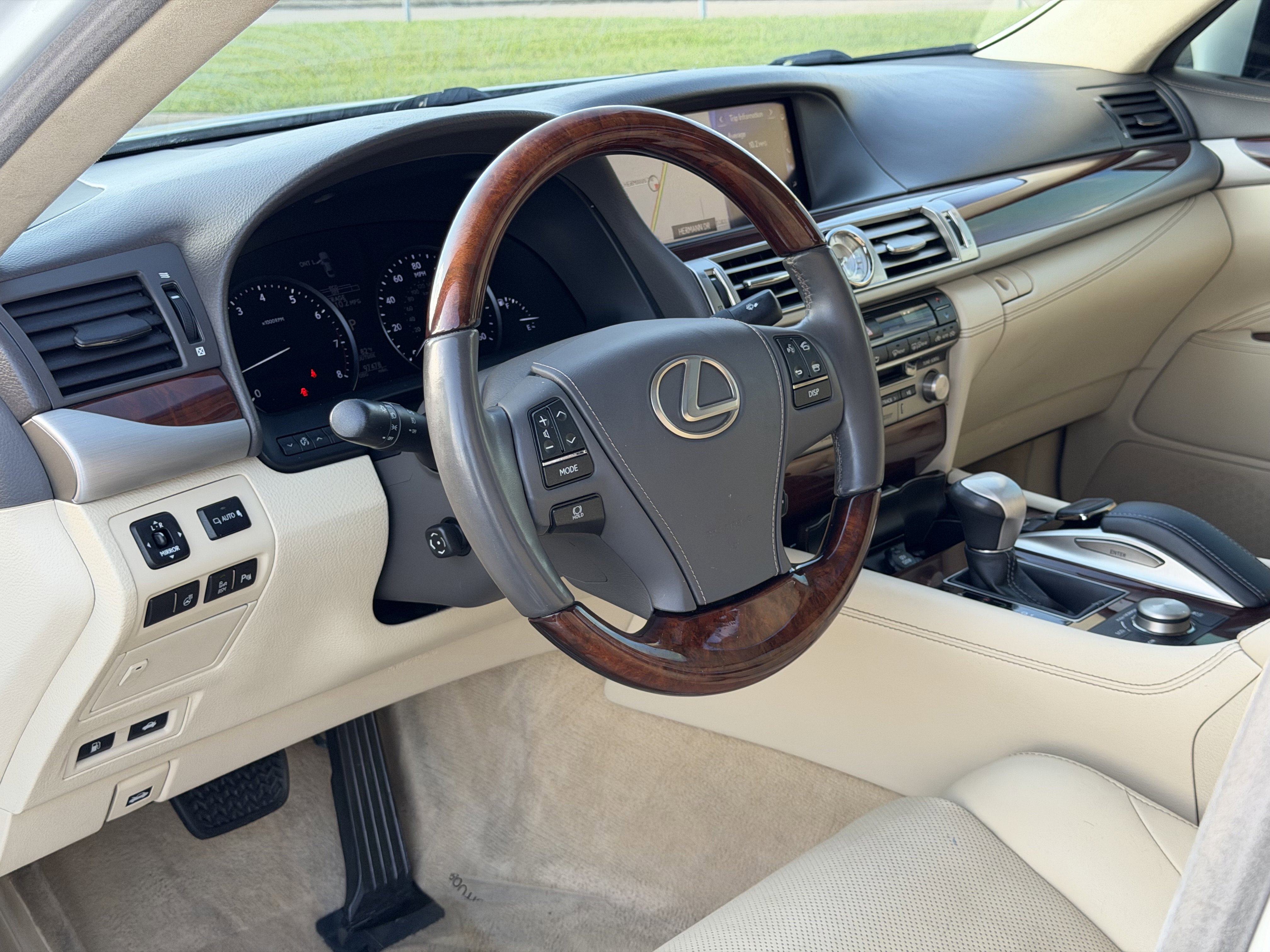 Used 2016 Lexus LS 460 AWD w/ Comfort Package image 14